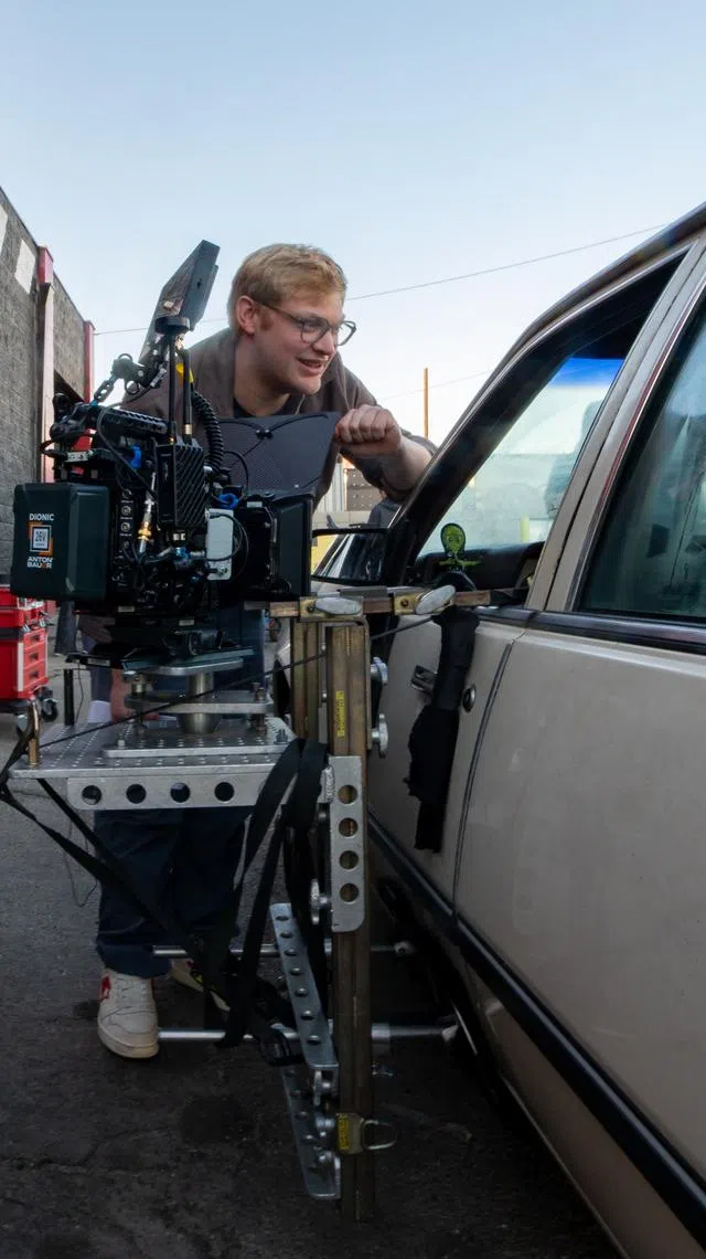 4262_D019_00116_R

Director Curry Barker on the set of his film OBSESSION, a Focus Features release.

Credit: Manny Liotta / © 2026 FOCUS FEATURES LLC