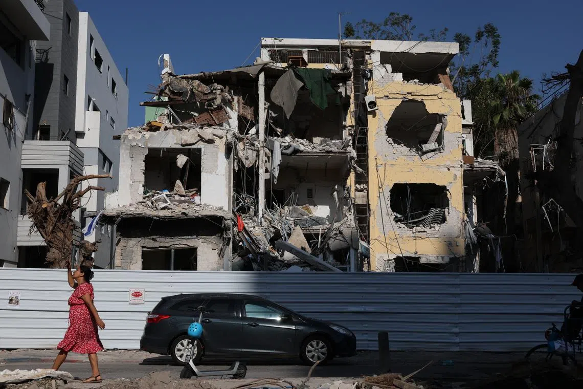 Australia and New Zealand have warned that closed airspace limited how they can assist thousands of citizens requesting help to leave the conflict zone.
