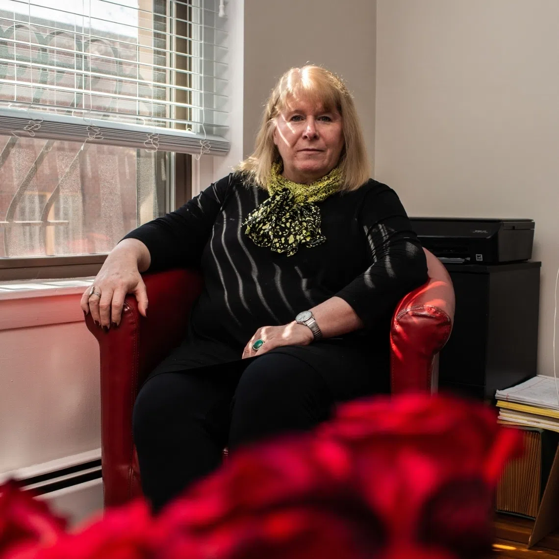 Helen Branswell’s death, at a hospital, was from complications of a recurrence of breast cancer.