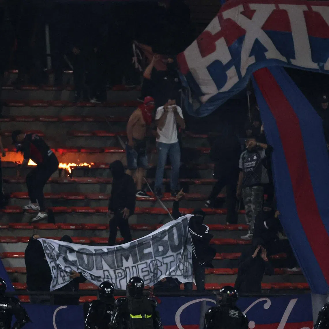 Soccer Football - Copa Libertadores - Group A - Independiente Medellin v Flamengo - Estadio Atanasio Girardot, Medellin, Colombia - May 7, 2026 Independiente Medellin fans protest in the stands as the match is abandoned REUTERS/Luisa Gonzalez