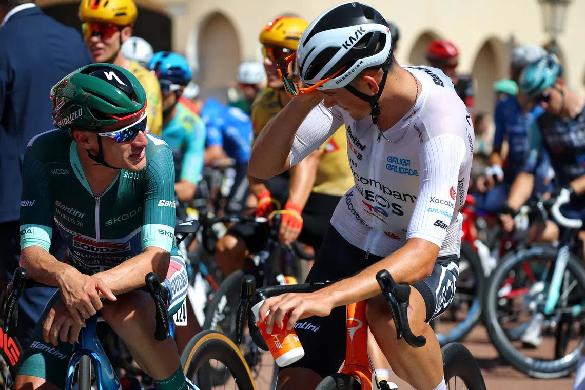 Cycling - Vuelta a Espana - Stage 2 - Monaco to Manosque - Manosque, France - August 23, 2026 Netcompany Ineos Cycling Team's Joshua Tarling and Soudal Quick-Step's Ethan Edward Hayter ahead of the race REUTERS/Manon Cruz