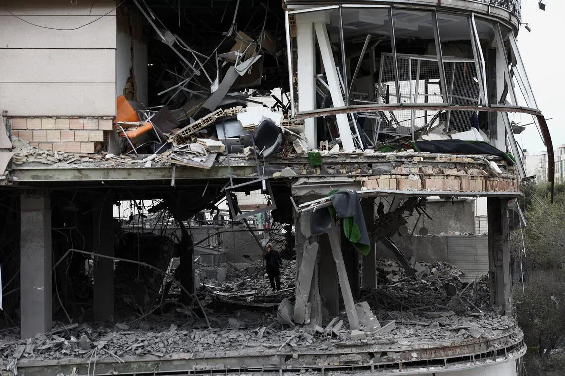 وطن نيوز – إيران تحذر الولايات المتحدة من هجوم بري بينما تجتمع القوى الإقليمية في باكستان