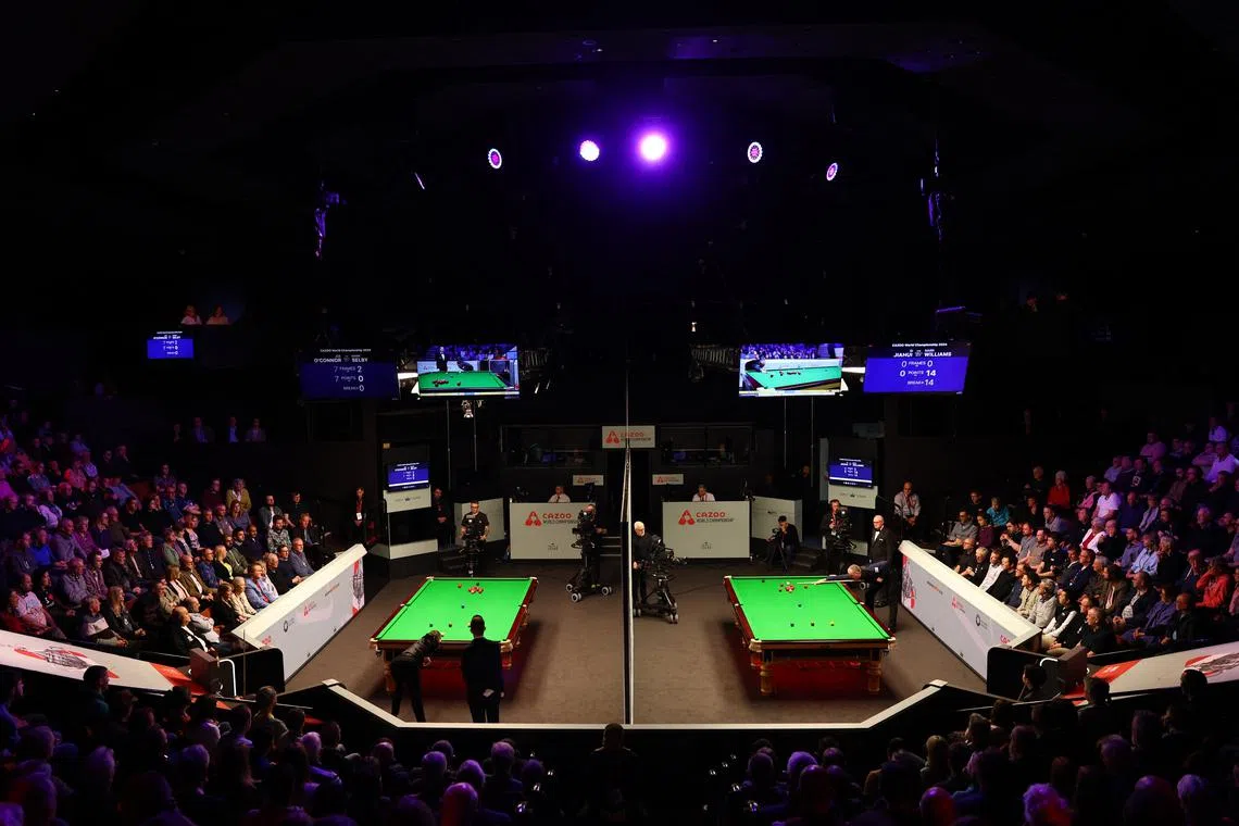 Snooker - World Snooker Championship - The Crucible Theatre, Sheffield, Britain - April 22, 2024 General view during the first round games between England's Mark Selby v England's Joe O'Connor and Wales' Mark Williams v China's Si Jiahui REUTERS/Andrew Boyers