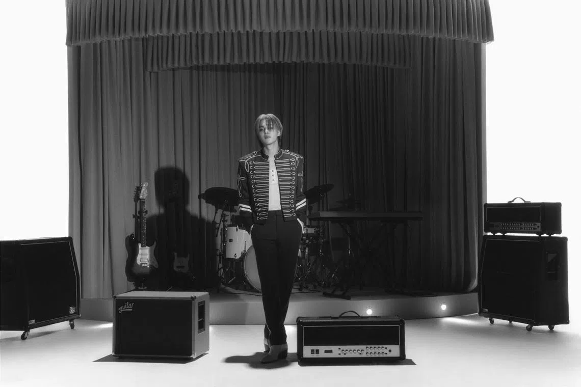 Jimin of the K-pop sensation BTS entered the Official UK Singles Chart with his solo song “Smeraldo Garden Marching Band (feat. Loco)”.