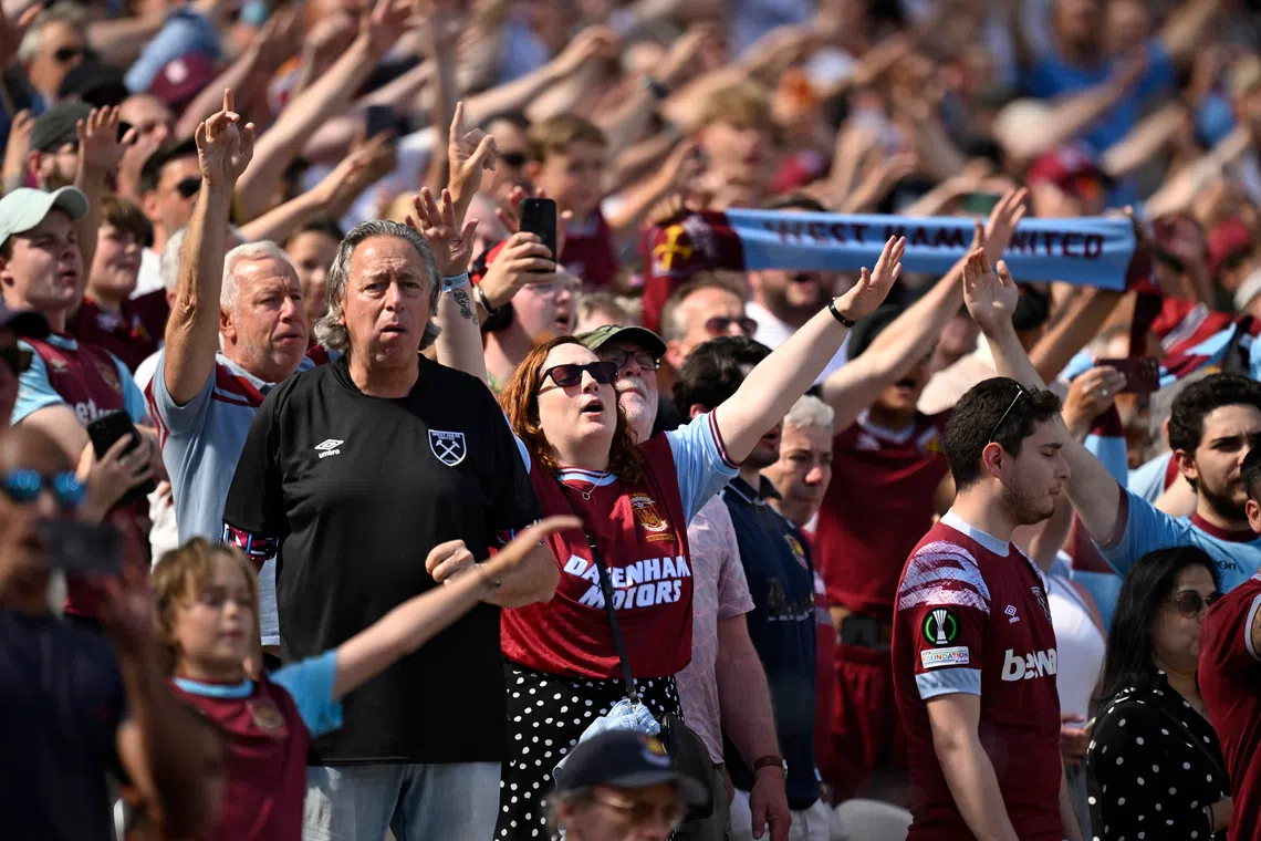 Soccer Football - Premier League - West Ham United v Leeds United - London Stadium, London, Britain - May 24, 2026 West Ham United fans before the match REUTERS/Tony O Brien