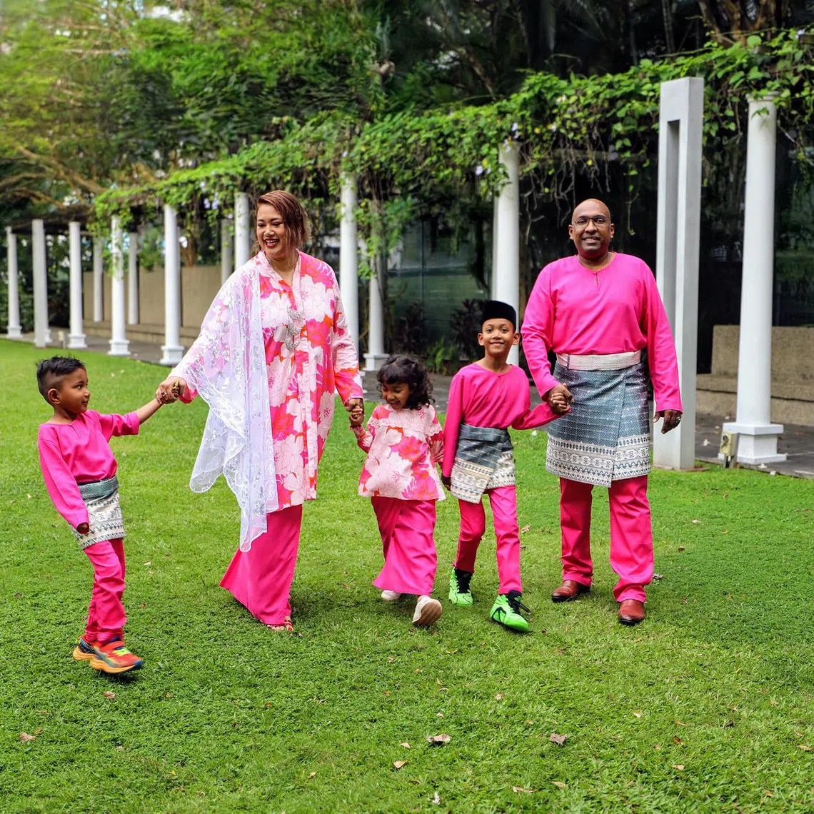 smivf25 - Rafidah Jalil, 39, with her husband Mimrah Mahmooh, 42, and their seven-year-old son ⁠Mika Mimrah, and four-year-old twins ⁠Maira Mimrah and ⁠Abdul Matin Mimrah. 

credit: Rafidah Jalil