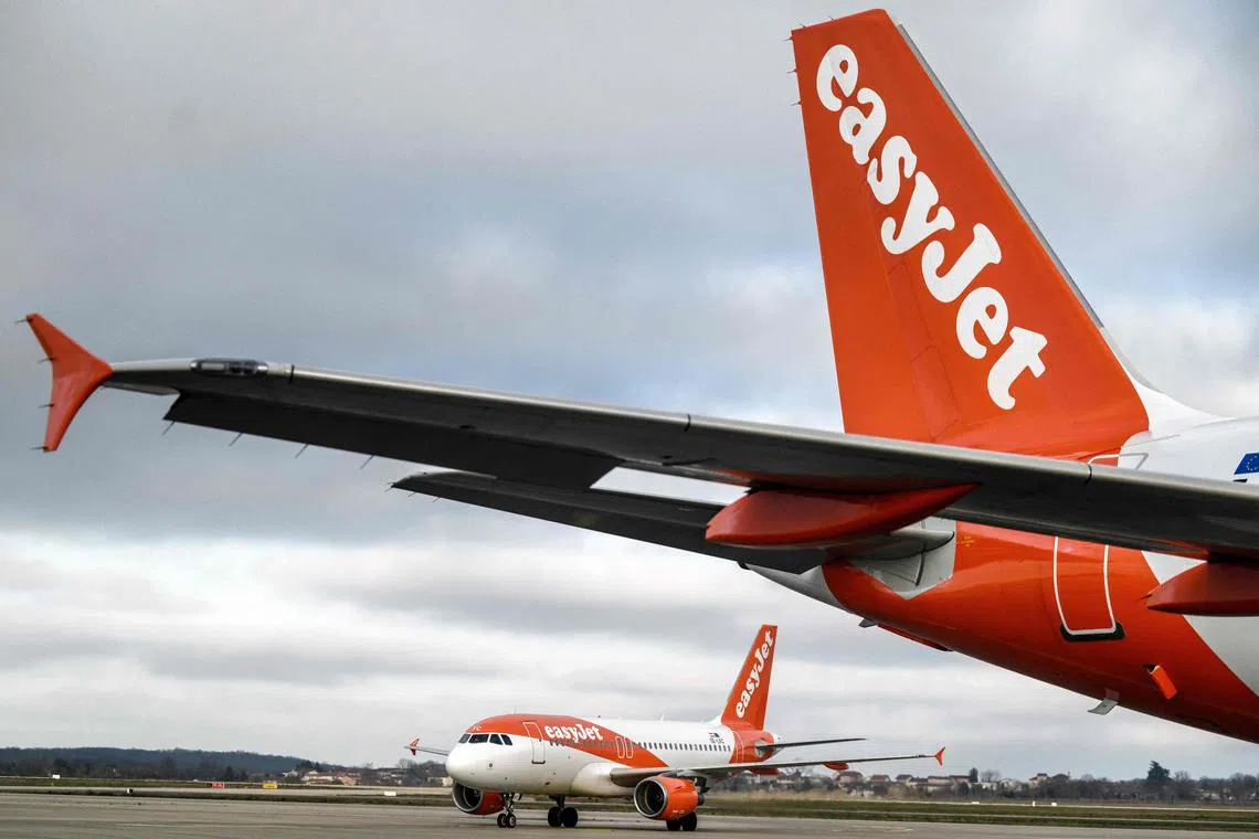 An Easyjet flight from Lyon to Porto had just taken off when a passenger suffering from delirium tried to break into the cockpit.