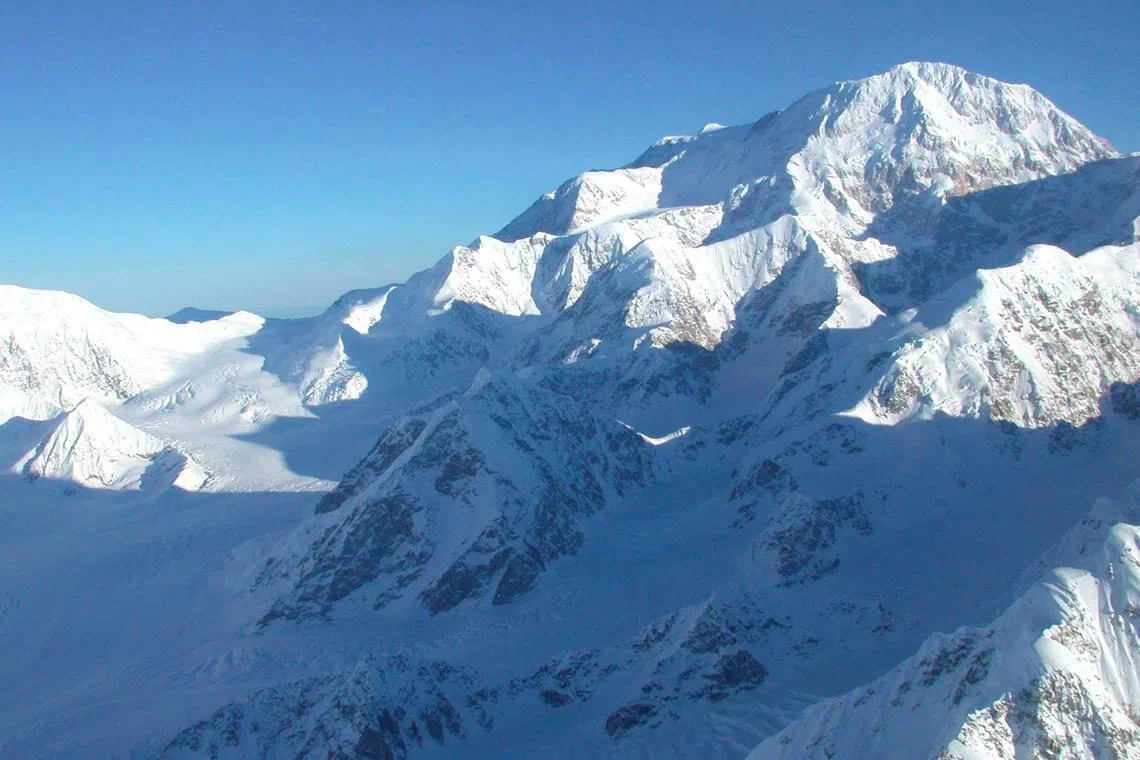 Four climbers from a seven-member expedition suffered a fall on May 27 in the vicinity of Denali Pass and the survivor was rescued on May 28 from a mountain basin at 5,242m.