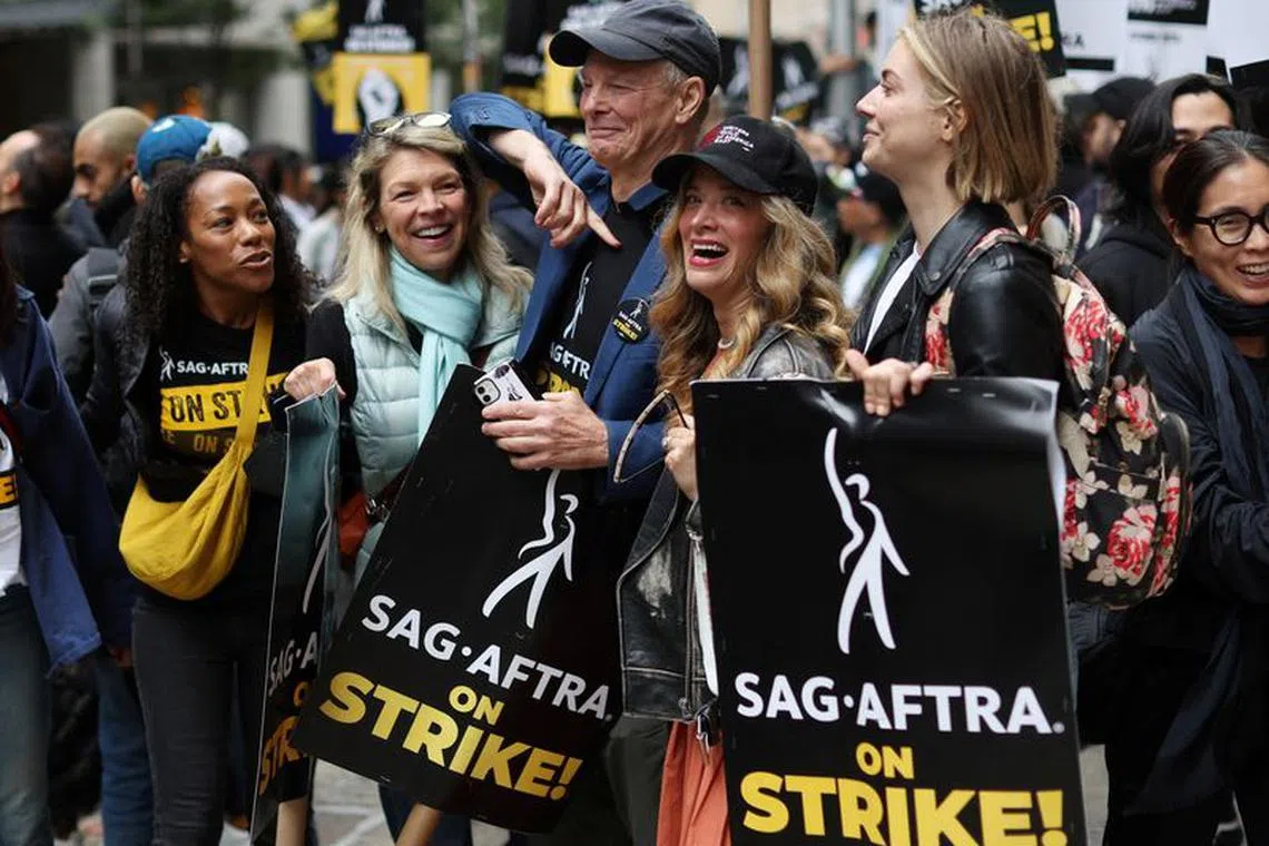 FILE PHOTO: Actor Bill Irwin joins fellow SAG-AFTRA actors walking a picket line during their strike in Manhattan in New York City, New York, U.S., September 28, 2023. REUTERS/Mike Segar/File Photo