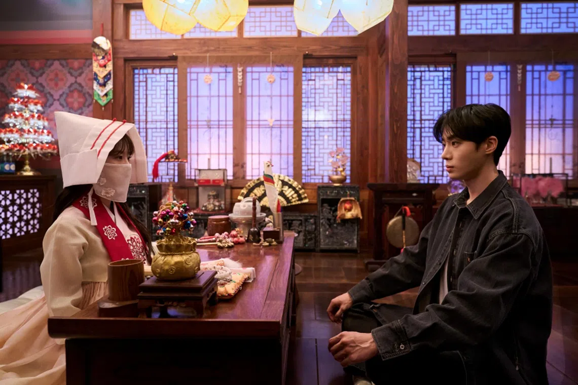 Head Over Heels stars Choo Young-woo (right) and Cho Yi-hyun.