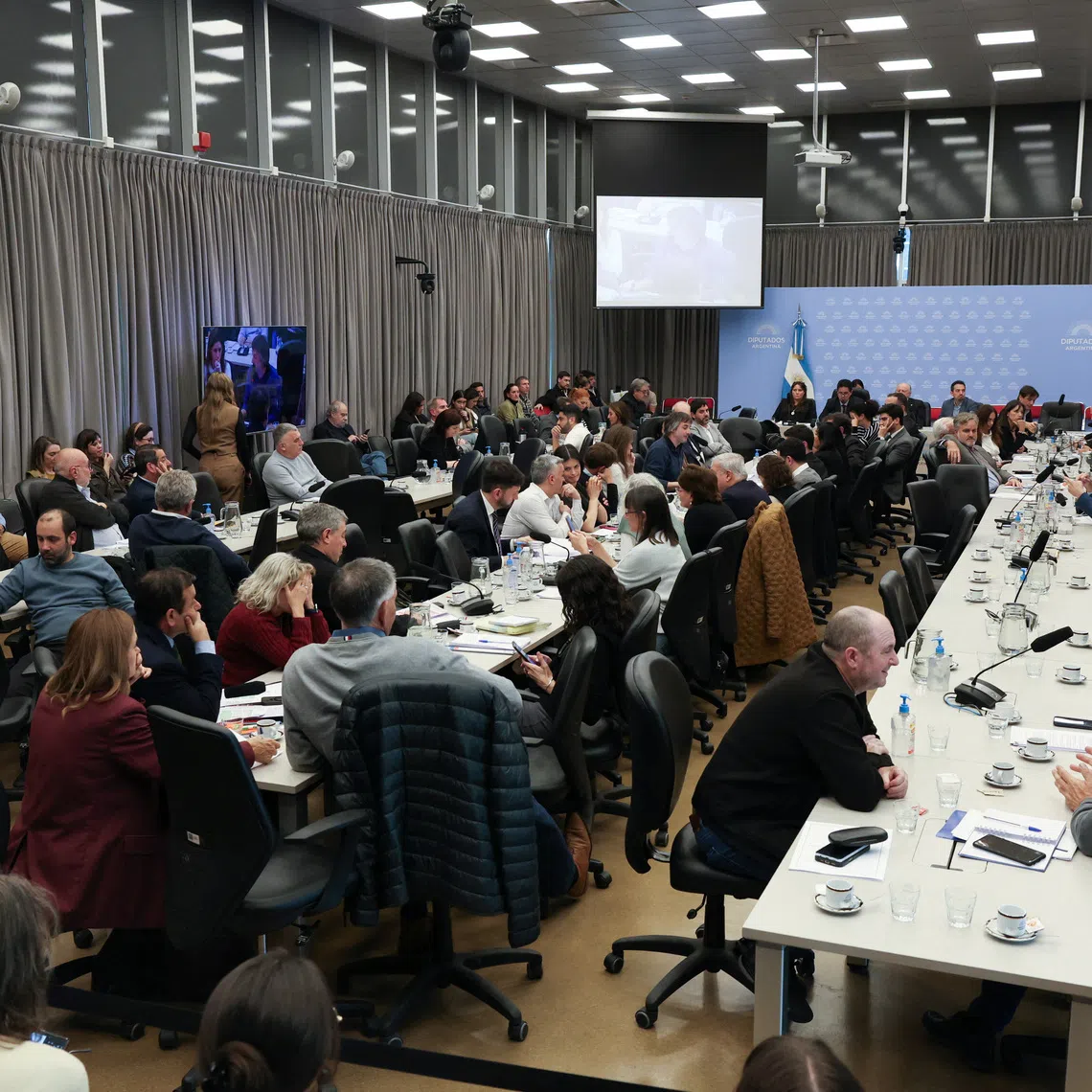Members of the Joint Finance and Consumer Defense Committee meet to discuss the Argentine government's 2027 budget proposal, which is expected to include increased defense spending, at the National Congress in Buenos Aires, Argentina, September 15, 2026. REUTERS/Alessia Maccioni