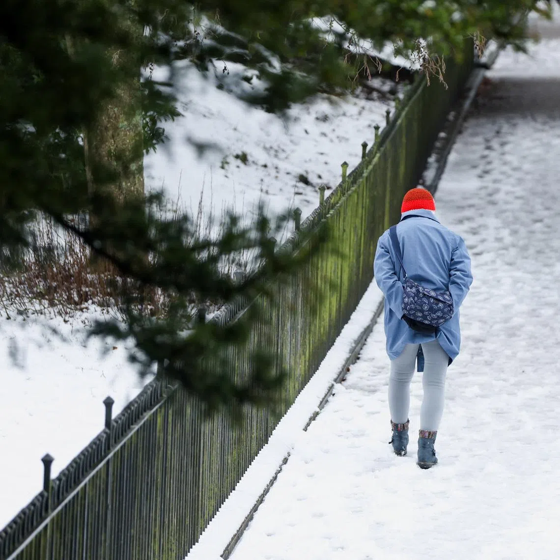 A person walks along a snow-covered path, after Storm Goretti's arrival amid a week of plunging temperatures, in Buxton, Britain, January 9, 2026. REUTERS/Temilade Adelaja