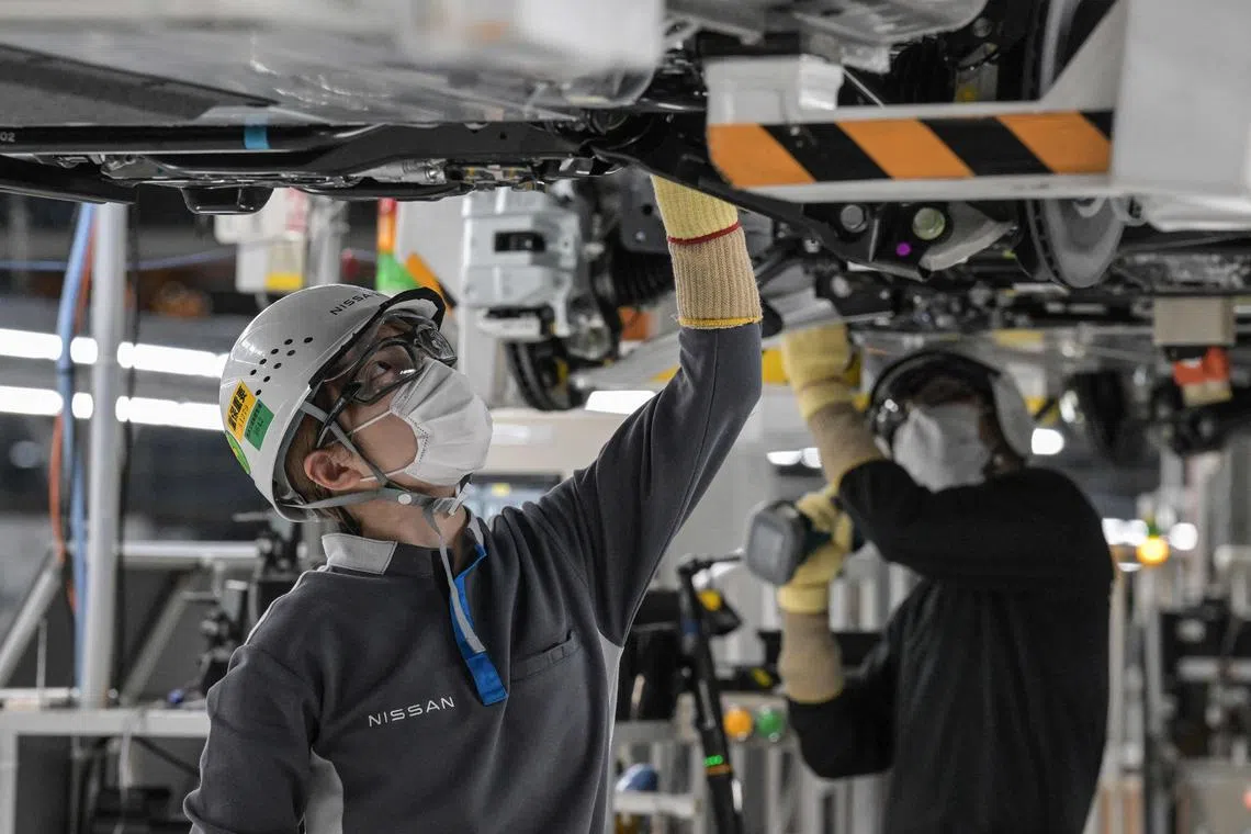Sentiment among the country’s manufacturers rose to 12 in Dec, beating economists’ forecast of 10.