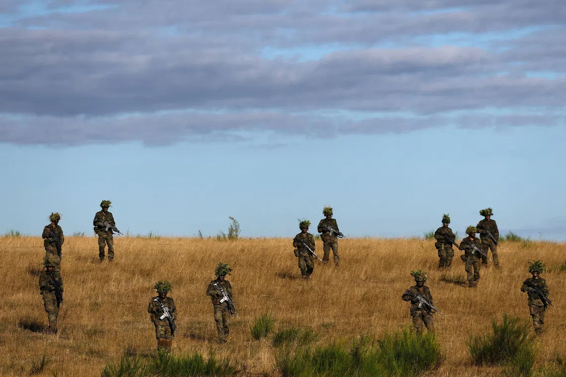 Volunteers take part in a training of non-military service personnel for the German armed forces Bundeswehr reserve at the Baumholder military training area, southwestern Germany, September 15, 2026 REUTERS/Kai Pfaffenbach TPX IMAGES OF THE DAY