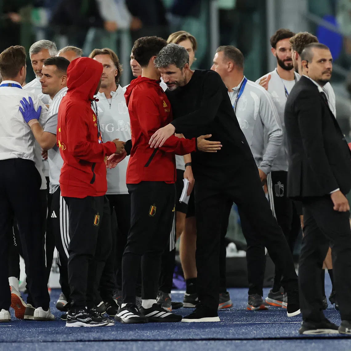 Soccer Football - Nations League - Group A - Italy v Belgium - Stadio Olimpico, Rome, Italy - September 25, 2026 Belgium coach Mark van Bommel celebrates after the match REUTERS/Ciro De Luca