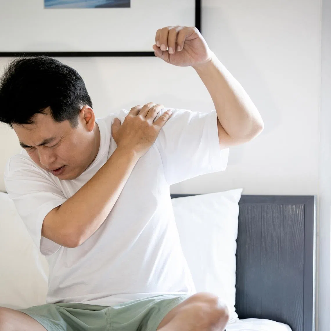 A frozen shoulder affects a patient’s range of motion. Physiotherapy can help.