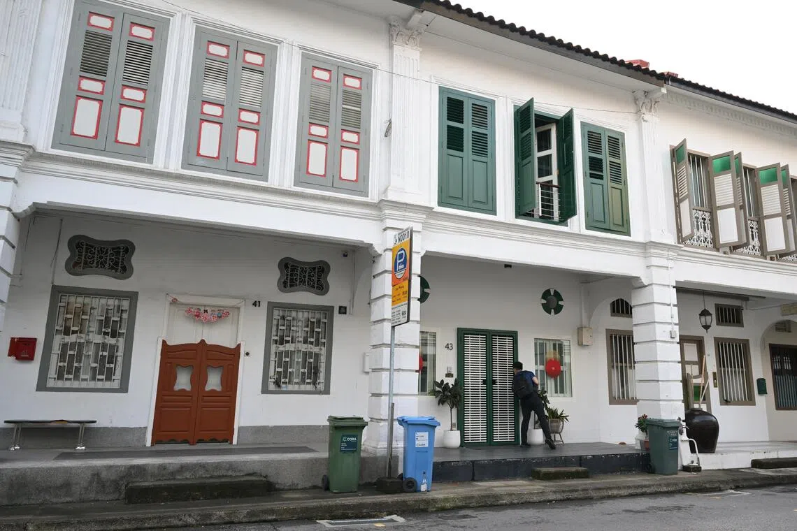 The half-hidden Niven Road retains its character with multi-era shophouses.