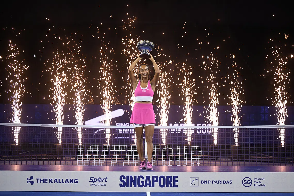 Laylah Fernandez of Canada wins the singles final of the Singapore Tennis Open against Talia Gibson of Australia on Sept 27, 2026. ST PHOTO: AZMI ATHNI