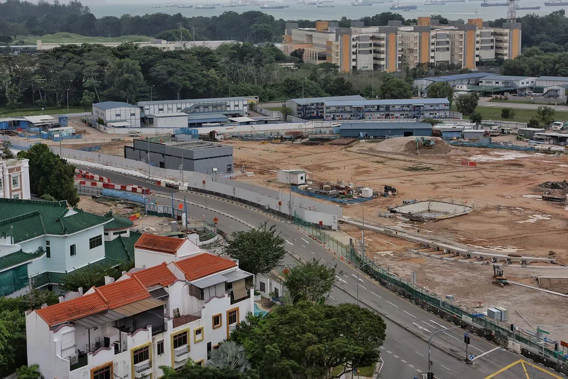 Bedok South station was meant to open in 2025, a year after the original 2024 deadline, due to delays caused by the Covid-19 pandemic. 
