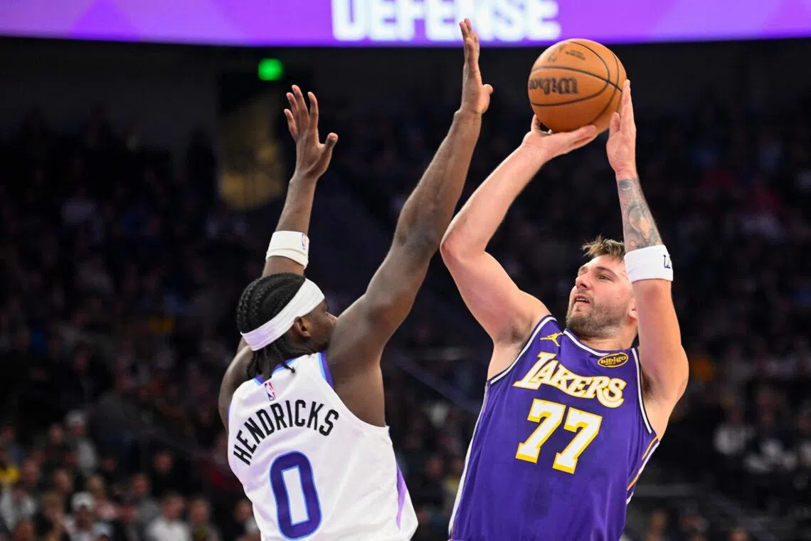 LA Lakers look to remain on roll against struggling rivals LA Clippers