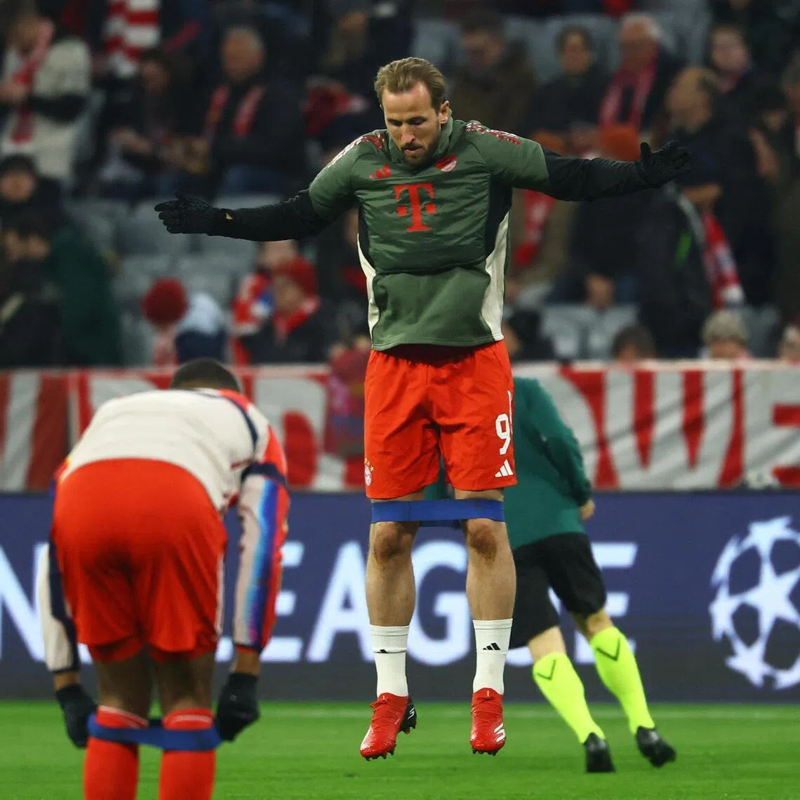 Bayern Munich's Harry Kane during the warmup before the Champions League last-16, second-leg match against Atalanta on March 18. 