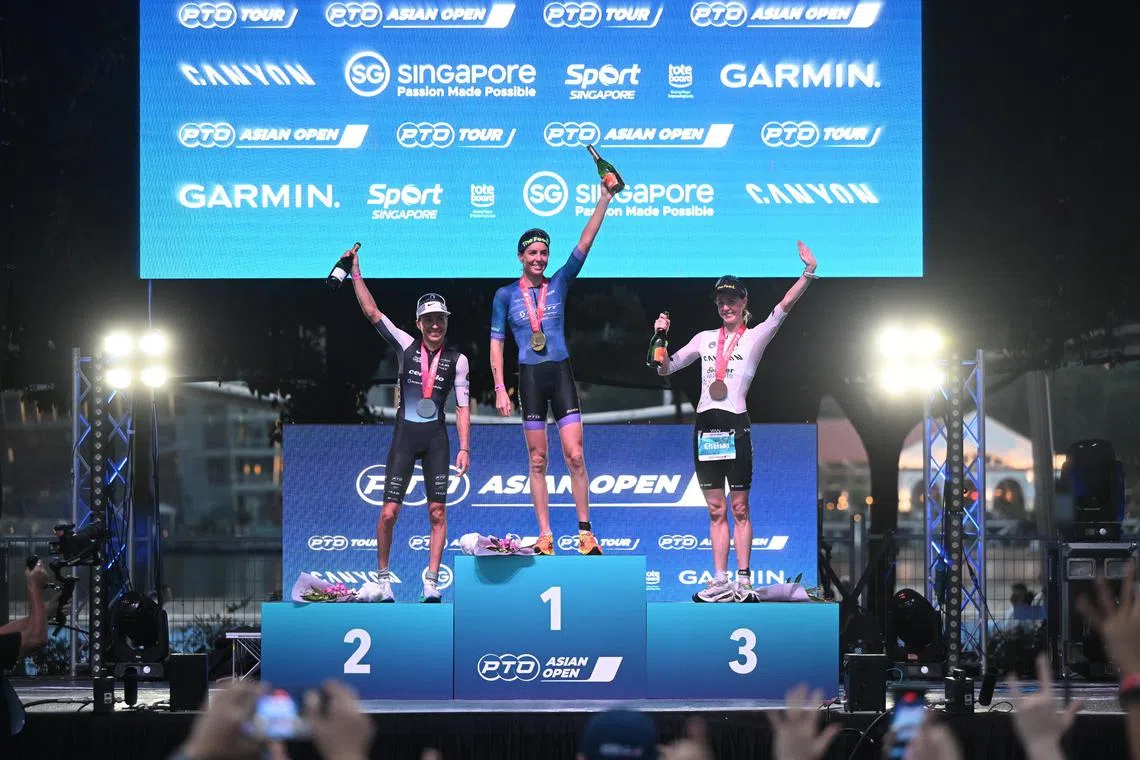 (From left) Second-placed Anne Haug, winner Ashleigh Gentle, and third-placed Chelsea Sodaro on the podium at the PTO Asian Open women's triathlon on August 19, 2023.

(ST PHOTO: AZMI ATHNI)
