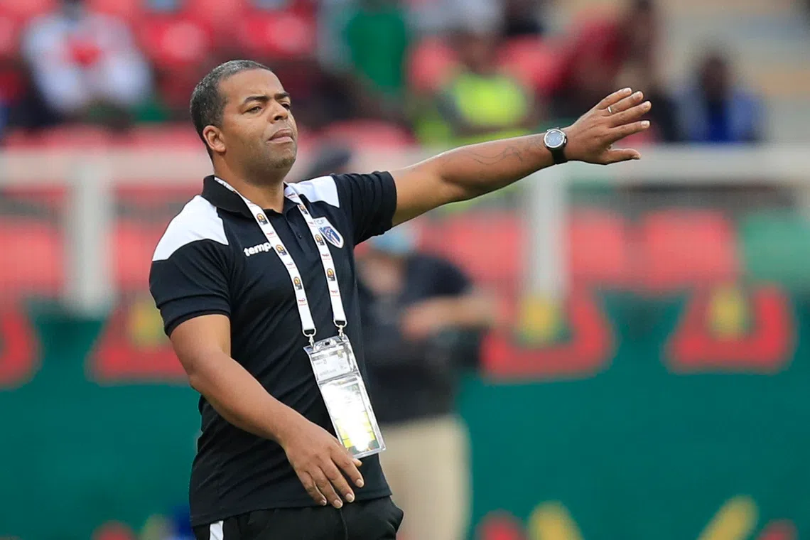 Soccer Football - Africa Cup of Nations - Group A - Cape Verde v Cameroon - Stade d'Olembe, Yaounde, Cameroon - January 17, 2022 Cape Verde coach Humberto Bettencourt REUTERS/Thaier Al-Sudani
