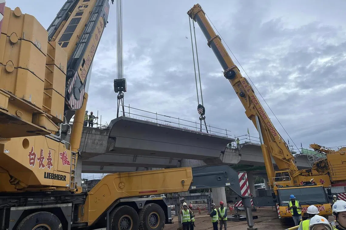 ahtrain23 - Two cranes lifting up beams in tandem at Pasir Ris MRT station for the construction of a railway turnback that is slated to be completed by the middle of 2024.

Source: Teo Chee Hean/Facebook
Byline: Teo Chee Chean
Credit: Teo Chee Hean
Rights usage terms: One time use with mandatory credit