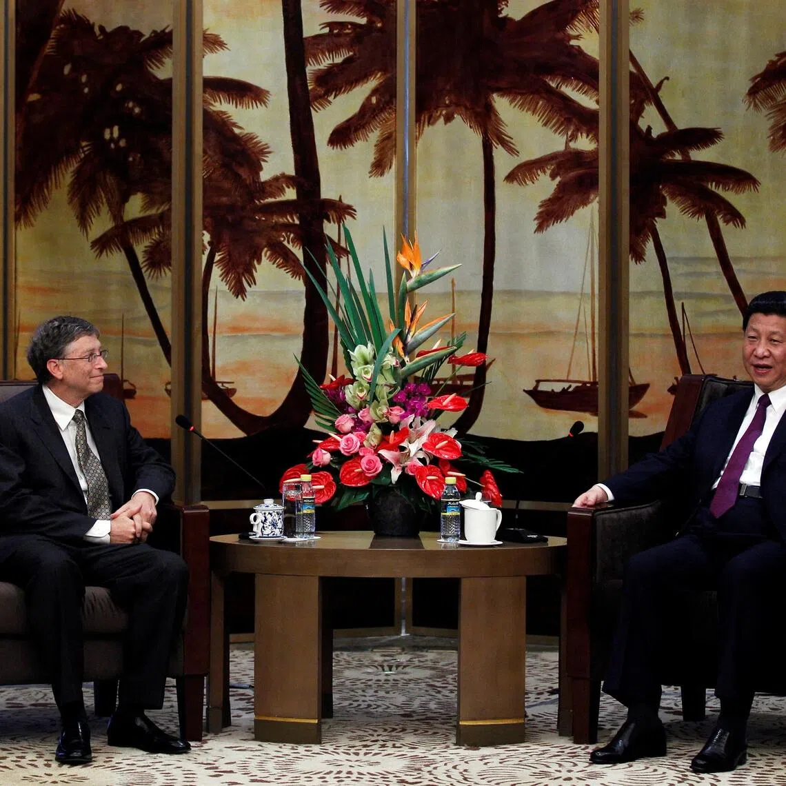 Microsoft founder Bill Gates (left) is looking to meet with Chinese President Xi Jinping to propose global efforts to mitigate the growing risks posed by AI.