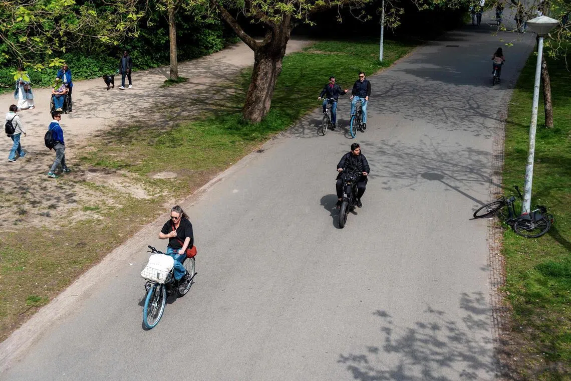 ‘Extremely dangerous’: Cycle-mad Amsterdam slams the brakes on ‘fatbikes’