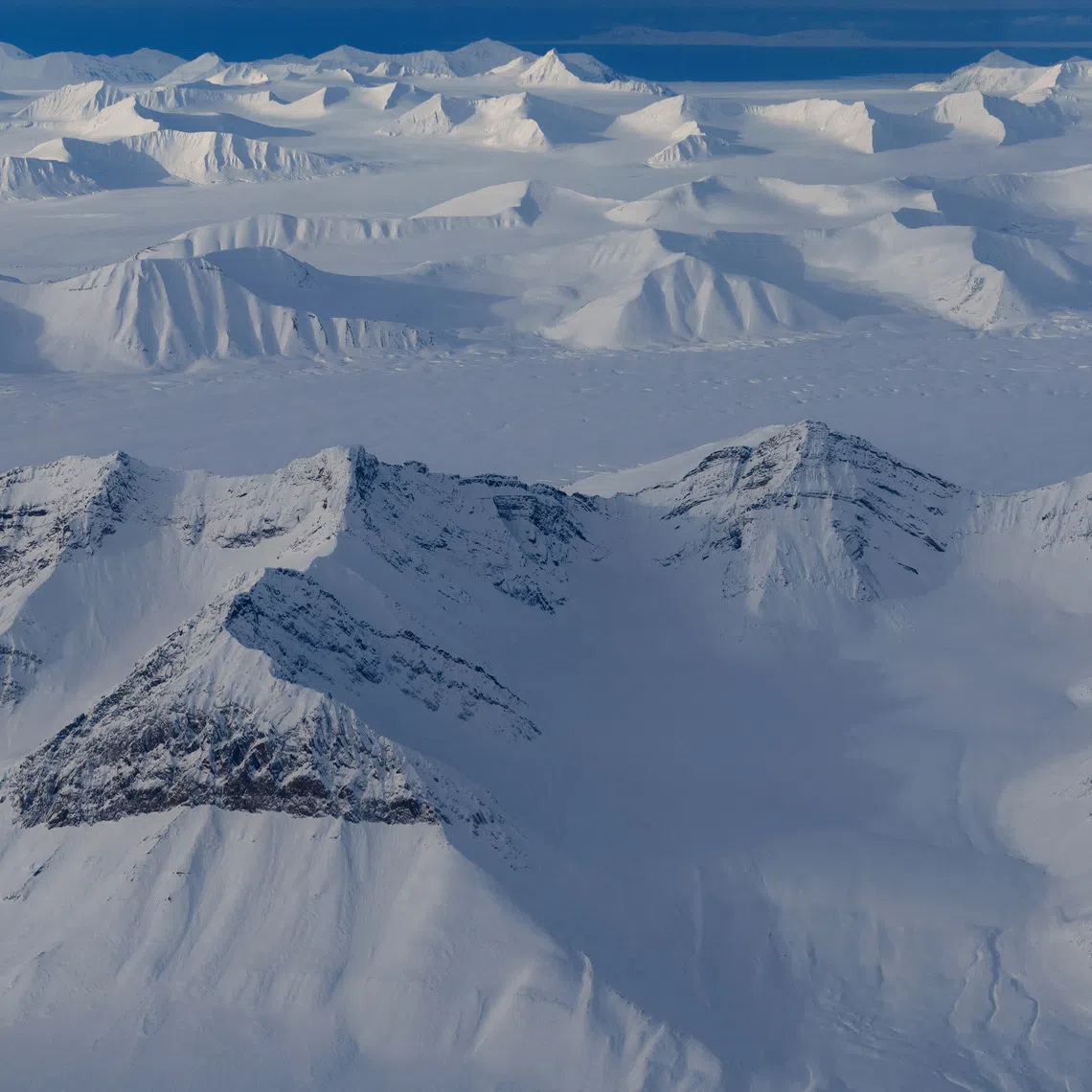 FILE PHOTO: A general view of snowcapped mountains of the arctic landscape near Longyearbyen, Svalbard, Norway, April 5, 2023. REUTERS/Lisi Niesner/File Photo