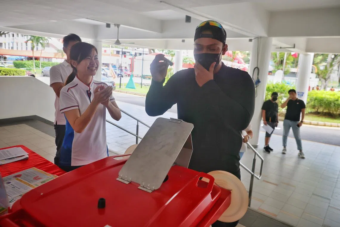 MacPherson MP Tin Pei Ling (left) looks on as Mr Ilyas Suratmin throws away his vape at Macpherson community centre on Nov 18.