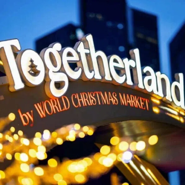 Free admission to the festival applies daily, except on Christmas Eve and New Year’s Eve.