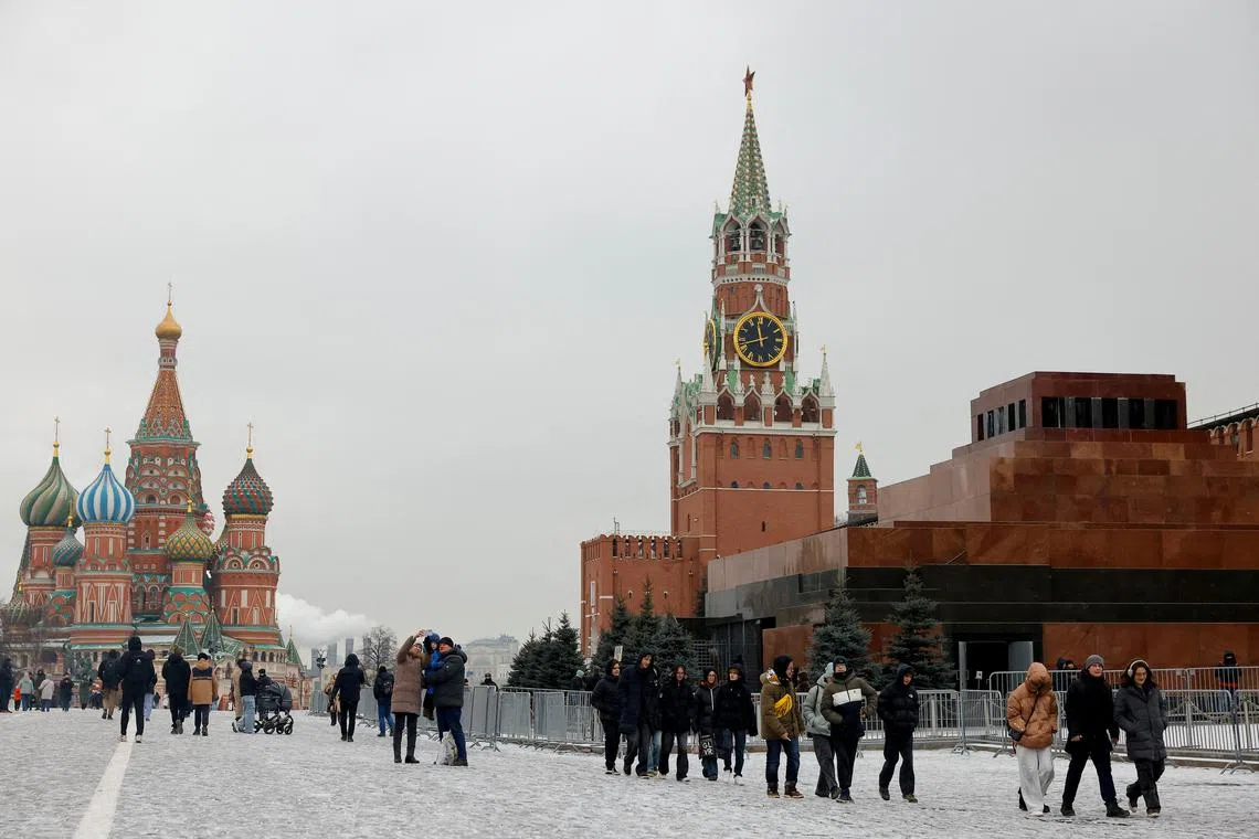 Goodbye Lenin? Russians flock to see Bolshevik leader's tomb before it ...