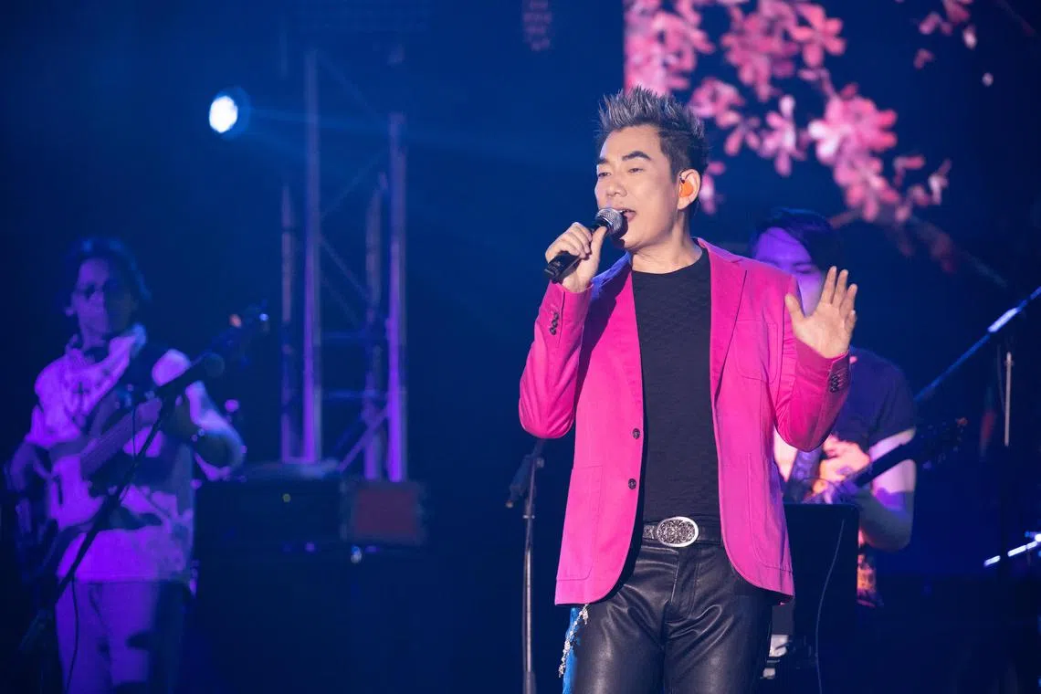 Taiwanese singer Richie Jen serenaded his audiences with many of his signature numbers at his concert at the Sands Grand Ballroom on April 15.
