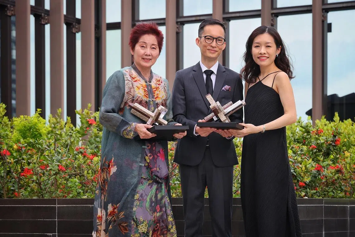 ST20240508_202489001926/sfaward08/Chin Soo Fang/Jason Quah

Embargoed until 7.45pm on May 8

(From left) Singapore Chinese Cultural Contribution Award (SCCCA) recipients Madam Yan Choong Lian, founder and artistic director of Dance Ensemble Singapore, and Mr Nelson Chia and Ms Mia Chee, co-founders of Mandarin theatre company Nine Years Theatre, pose for a photo at the Singapore Chinese Cultural Centre on May 8, 2024.