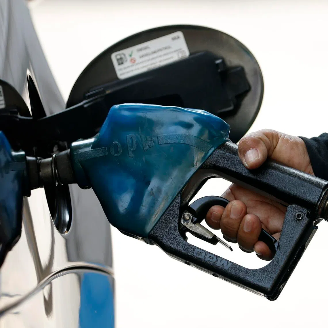 The initiative focuses on compatible heavy-duty vehicles and industrial machinery.