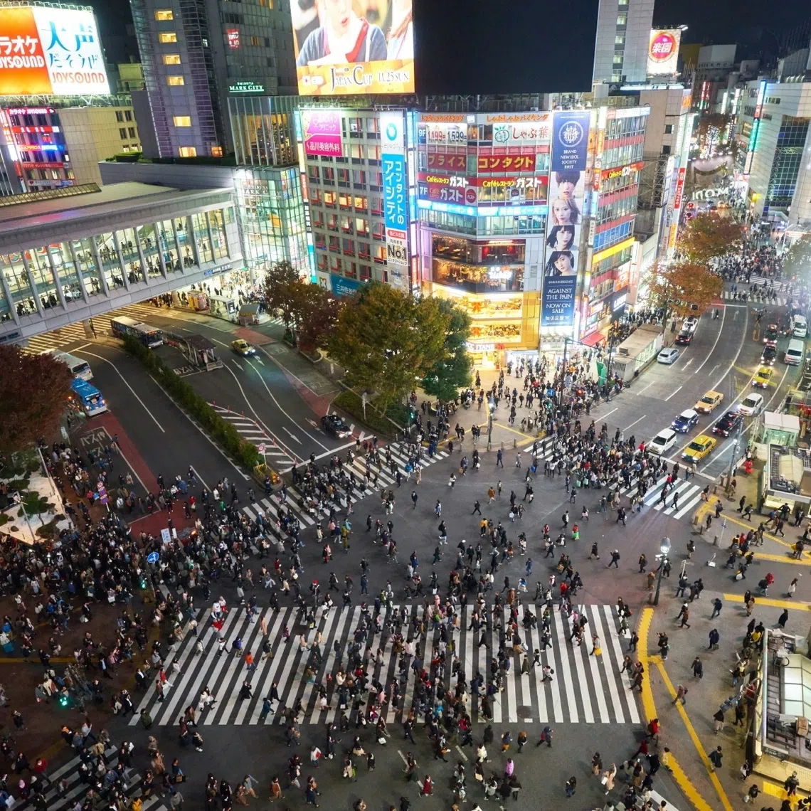 Japanese businesses have urged the government to come up with a comprehensive policy to support foreign residents.
