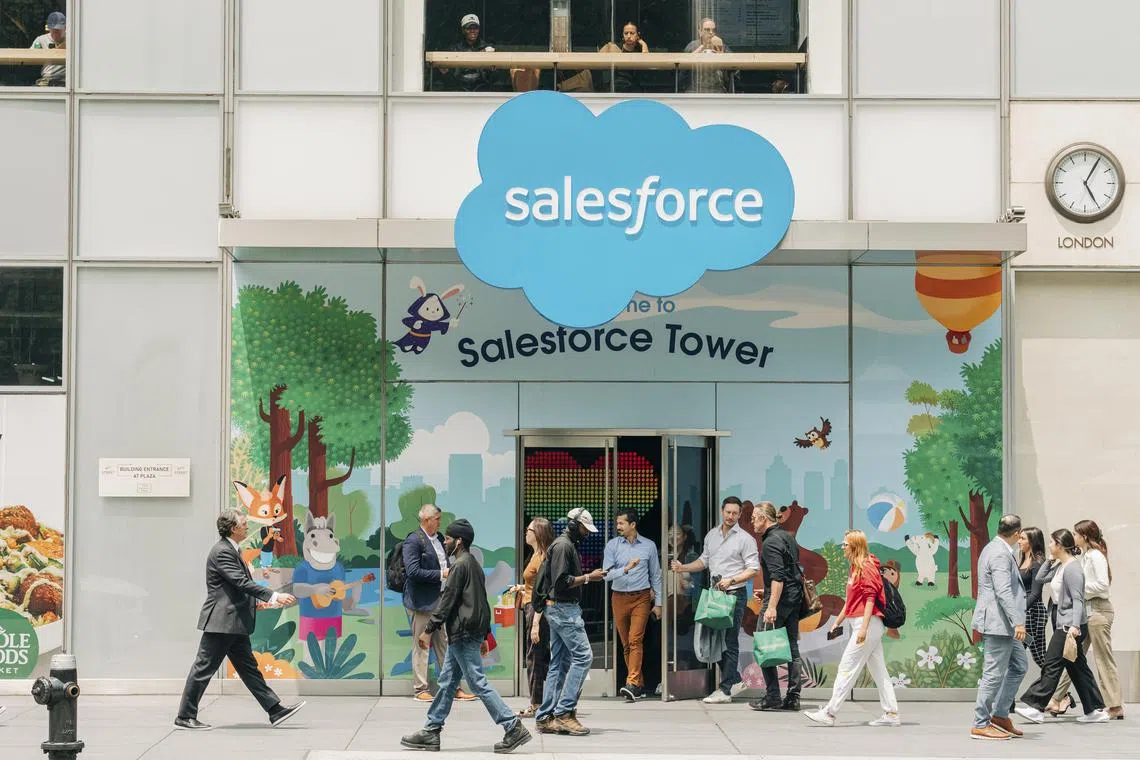 The entrance to Salesforce Tower in New York, June 15, 2023. The next stage of getting workers back at their desks includes incentives like $10 to the charity of their choice Ñ and consequences like poor performance evaluations if they donÕt make the trek in. (Jeenah Moon/The New York Times)