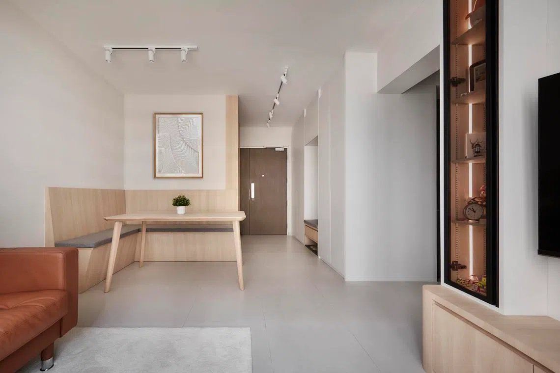 With its easy-to-clean surfaces and compact footprint, the dining corner is comfortable yet fuss-free.