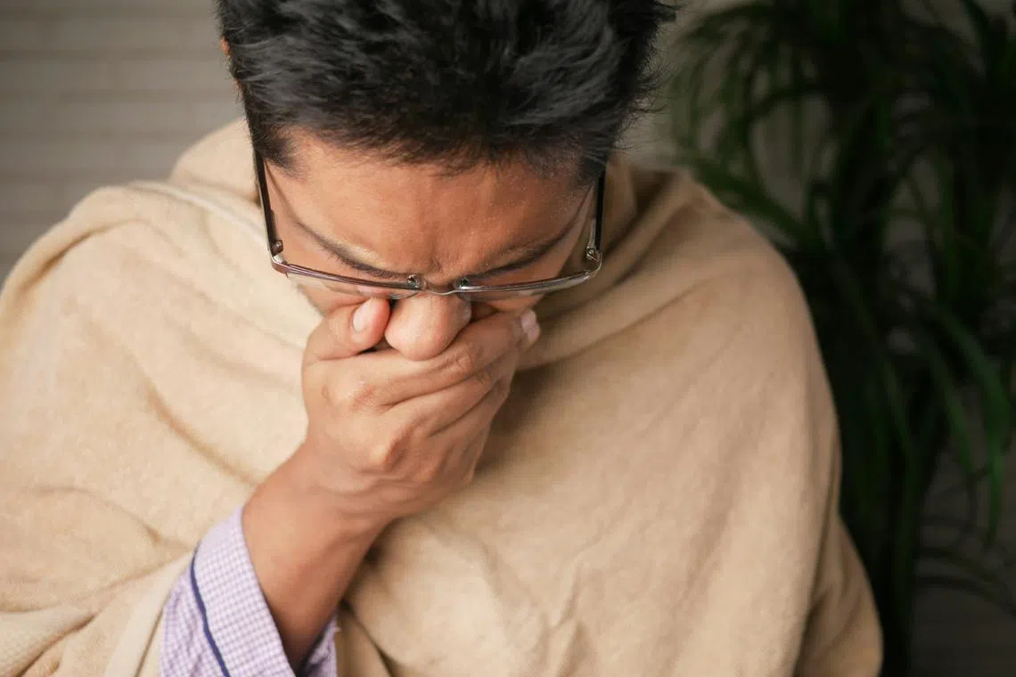PRES can cause visual problems, seizures and headaches, and affects thinking. It is treatable with early diagnosis.