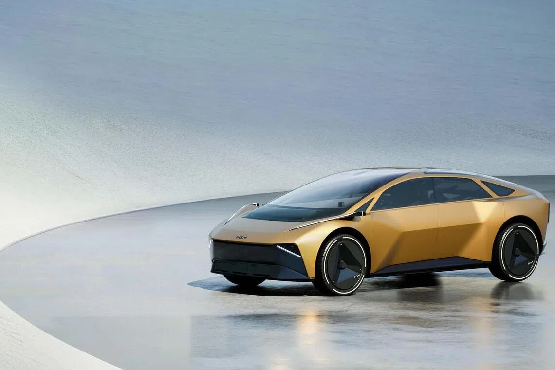 Under the angular body of the Kia Vision Meta Turismo is a lounge-inspired cabin.