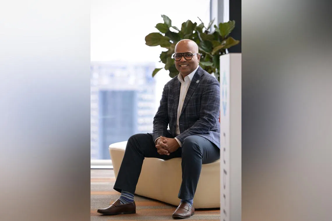 The son of a pharmaceutical entrepreneur who had endured successive business failures, Mr Bipul Sinha was educated in the Hindi language until his early teens. 