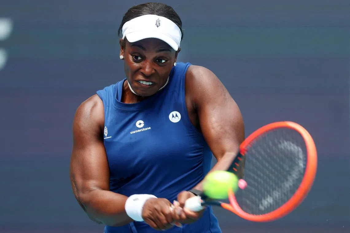 MIAMI GARDENS, FLORIDA - MARCH 20: Sloane Stephens returns a shot against Angelique Kerber of Germany during their match on Day 5 of the Miami Open at Hard Rock Stadium on March 20, 2024 in Miami Gardens, Florida.   Al Bello/Getty Images/AFP (Photo by AL BELLO / GETTY IMAGES NORTH AMERICA / Getty Images via AFP)
