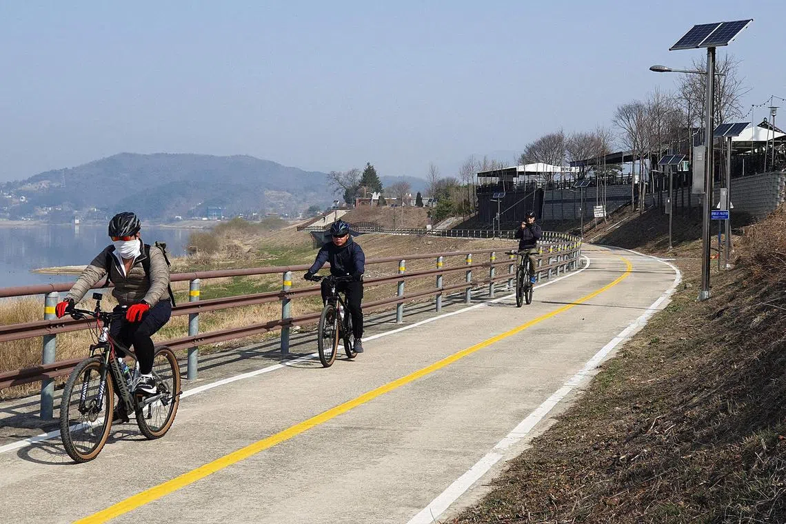 Writer John Lui (brown jacket) on the pretty Han River bike path

Source: Korea Travel Mate