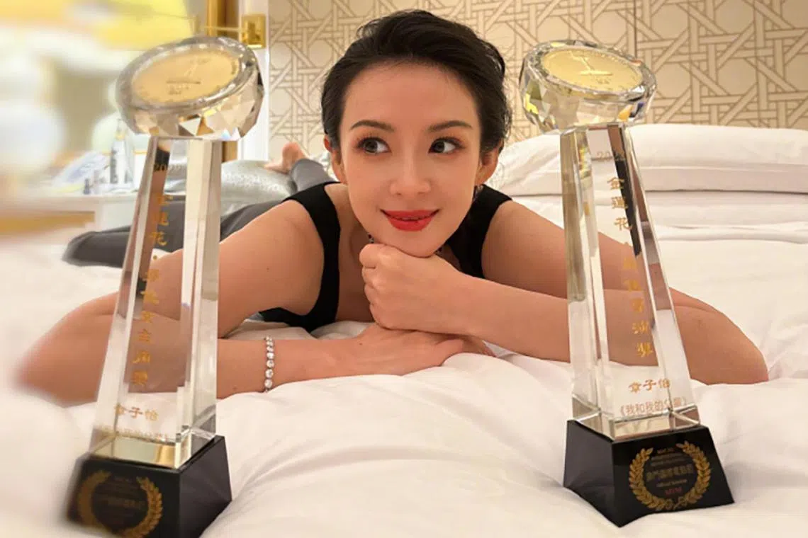 Zhang Ziyi poses with her two trophies in a photo posted on Weibo on Dec 21, 2022.
