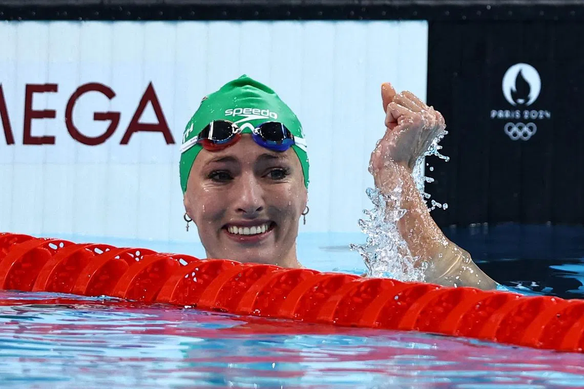 Paris 2024 Olympics - Swimming - Women's 100m Breaststroke Final - Paris La Defense Arena, Nanterre, France - July 29, 2024. Tatjana Smith of South Africa celebrates after winning gold. REUTERS/Evgenia Novozhenina