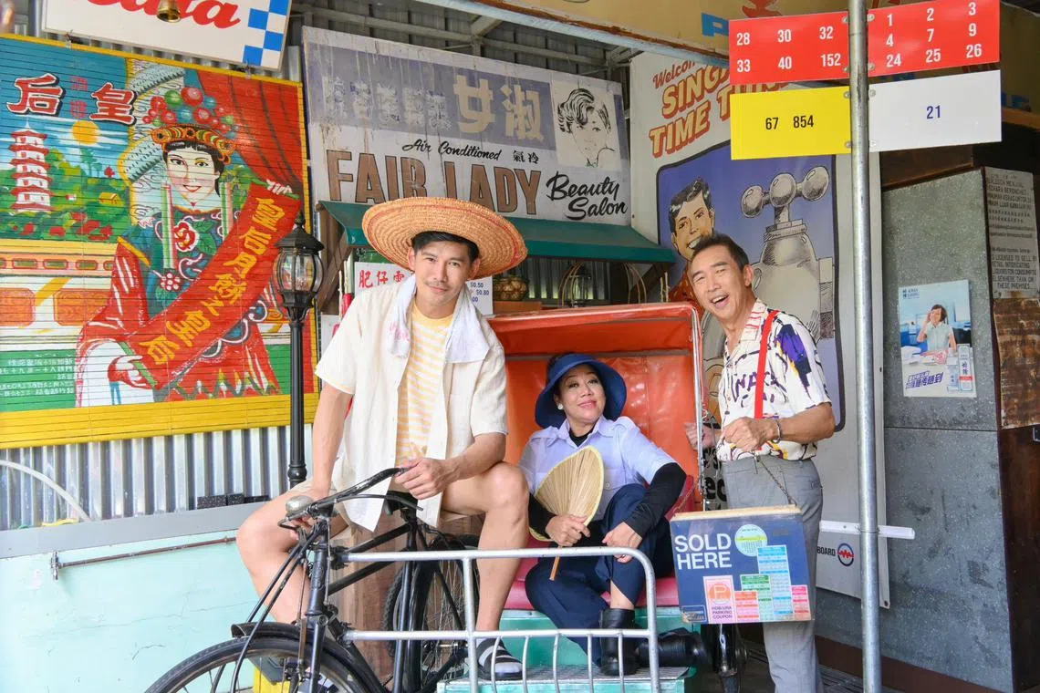 Watch a play by The ETCeteras under the banyan tree in front of the National Museum of Singapore. 