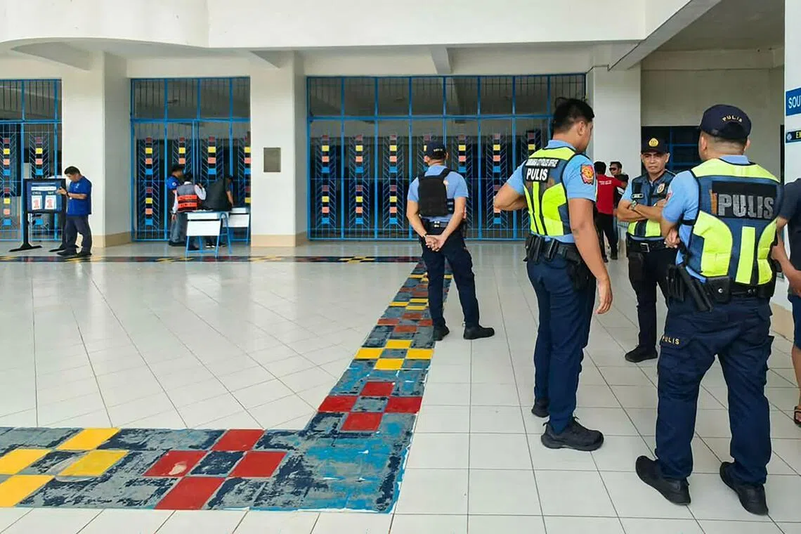 Philippine police gather at a school following a shooting in Zamboanga onAug 18.