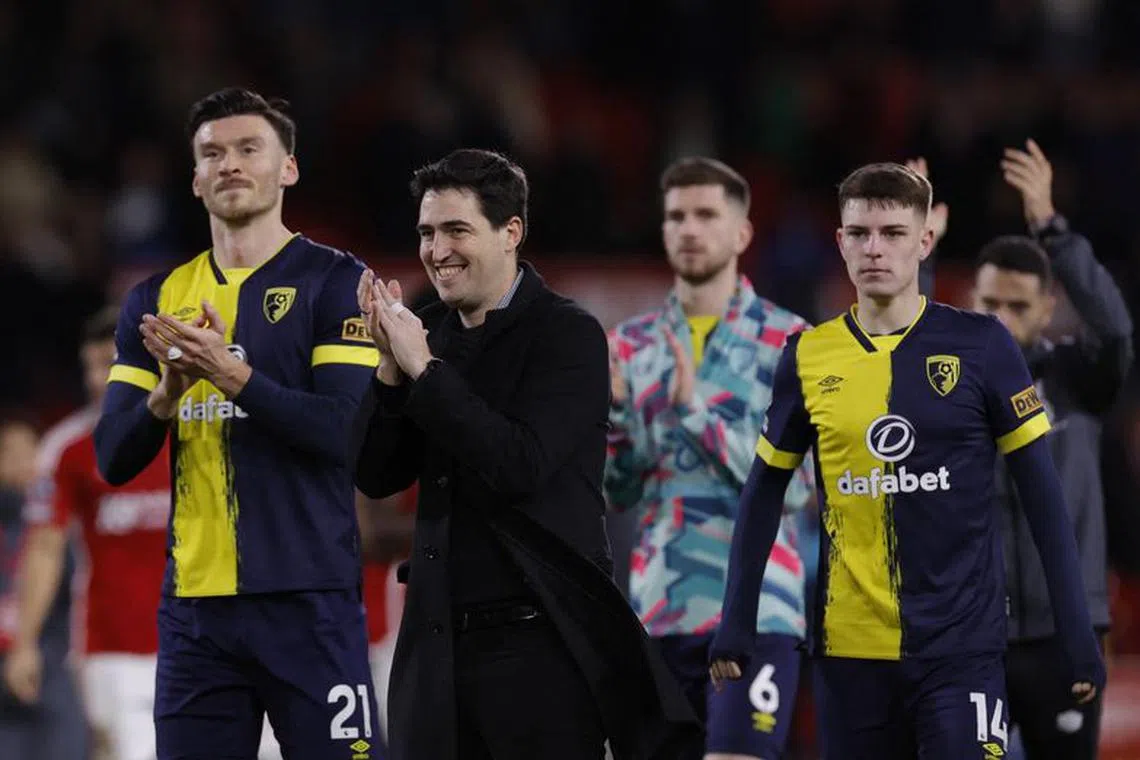 Soccer Football - Premier League - Nottingham Forest v AFC Bournemouth - The City Ground, Nottingham, Britain - December 23, 2023  AFC Bournemouth manager Andoni Iraola  applauds fans after the match Action Images via Reuters/Andrew Couldridge/File photo